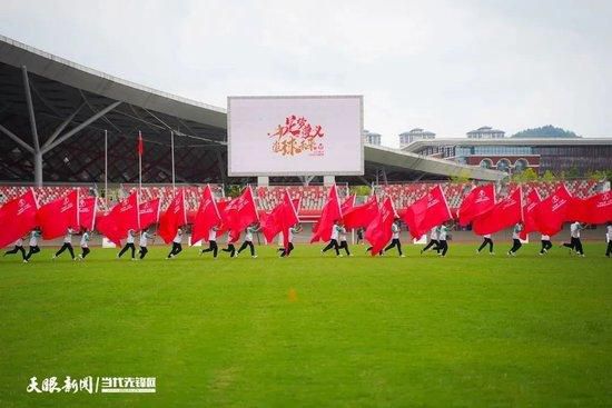 影片以;热汤为线索，打破线性叙事结构，以时空交错的精妙方式，为观众呈现出女性情感与生活的诸多可能性